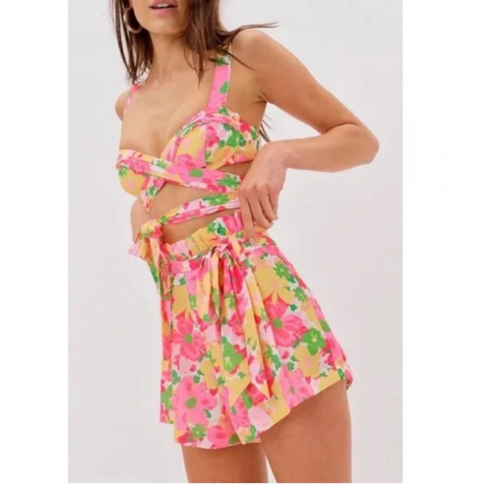 For Love And Lemons vibrant floral Miranda shorts with belt. NWT size:Large
